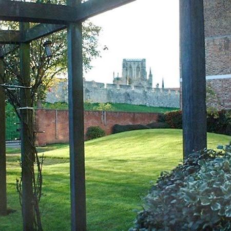 The Feversham York Buitenkant foto